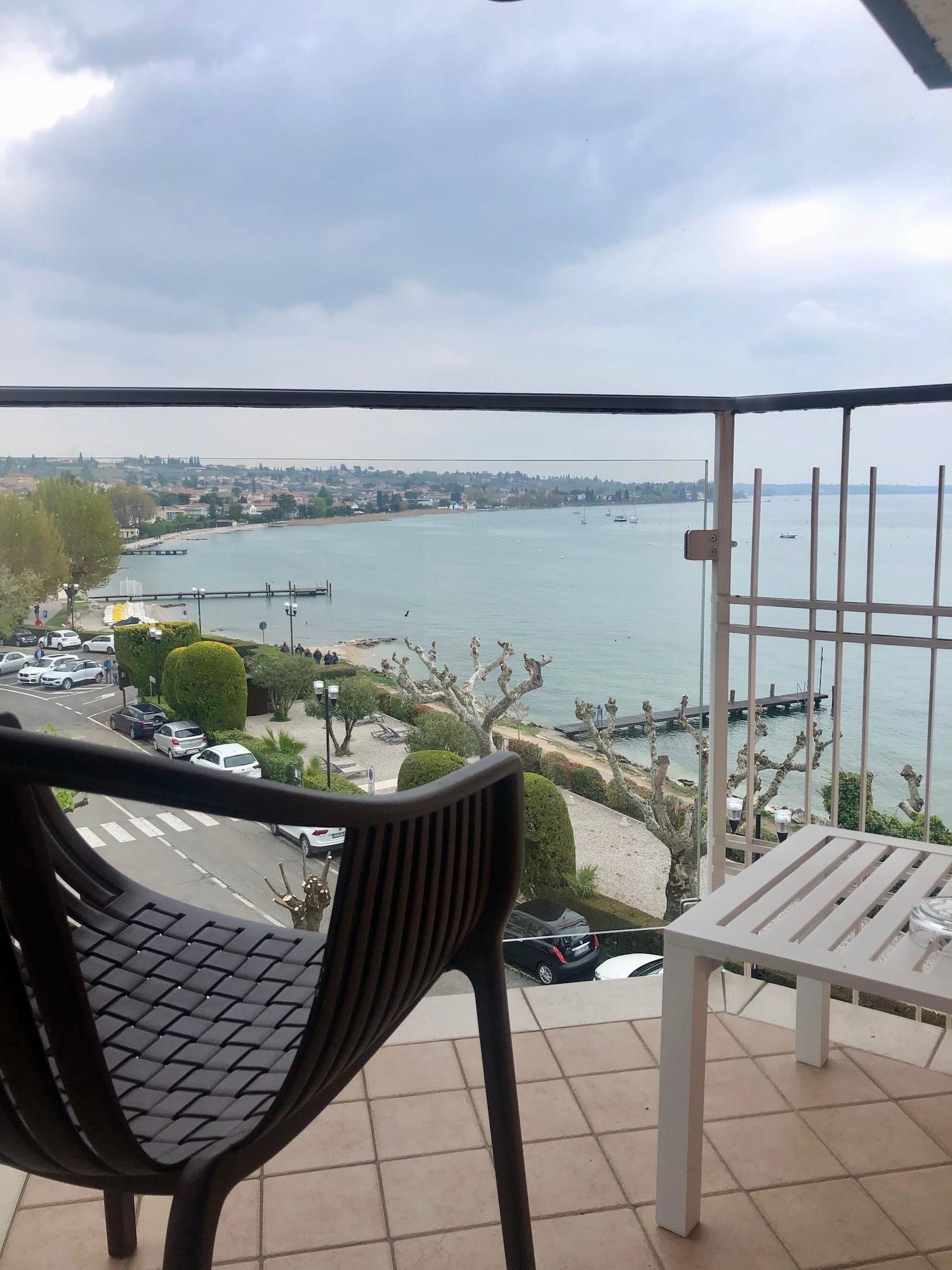 Kriss Internazionale Hotel Bardolino Ngoại thất bức ảnh