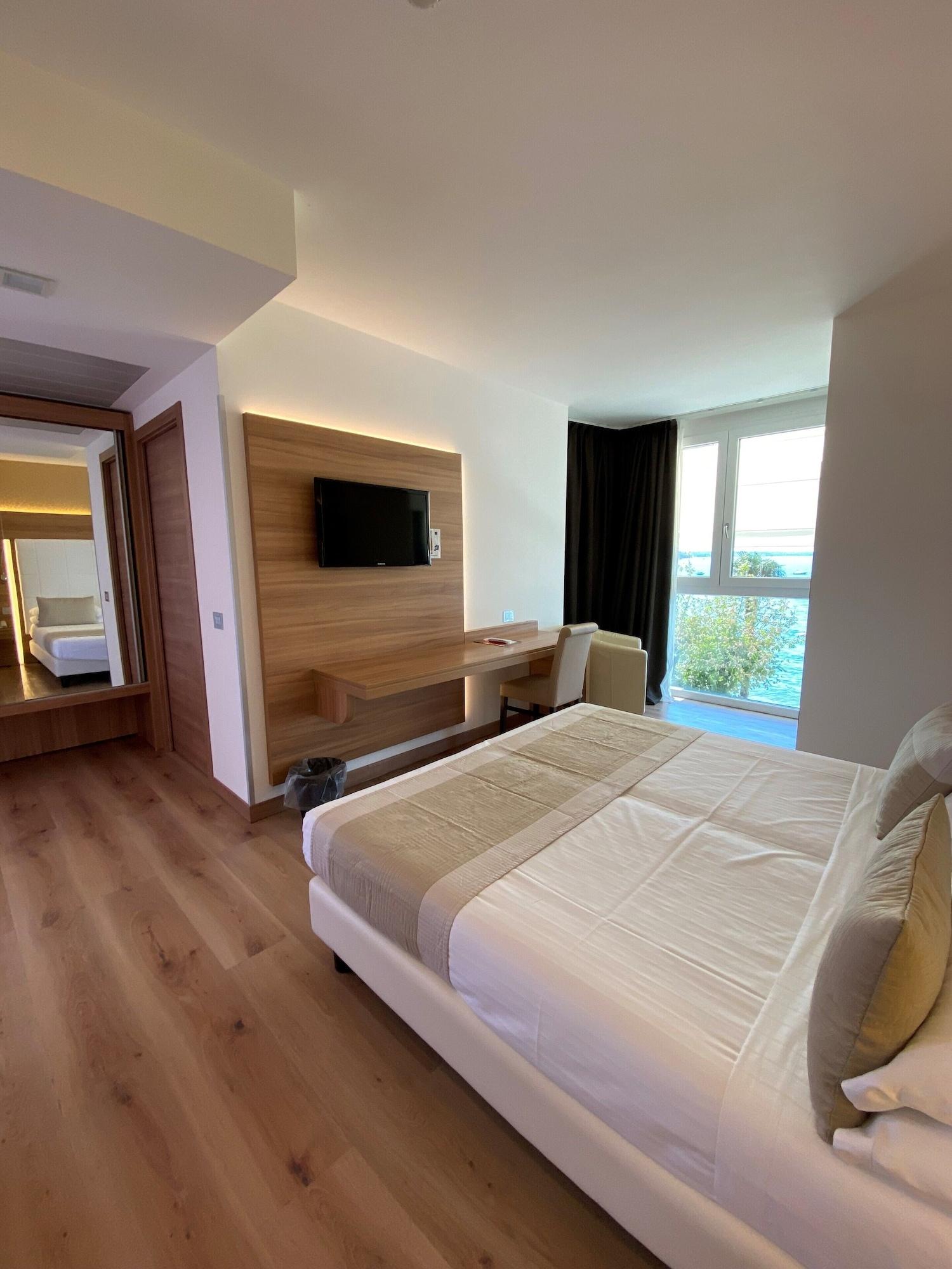 Kriss Internazionale Hotel Bardolino Ngoại thất bức ảnh