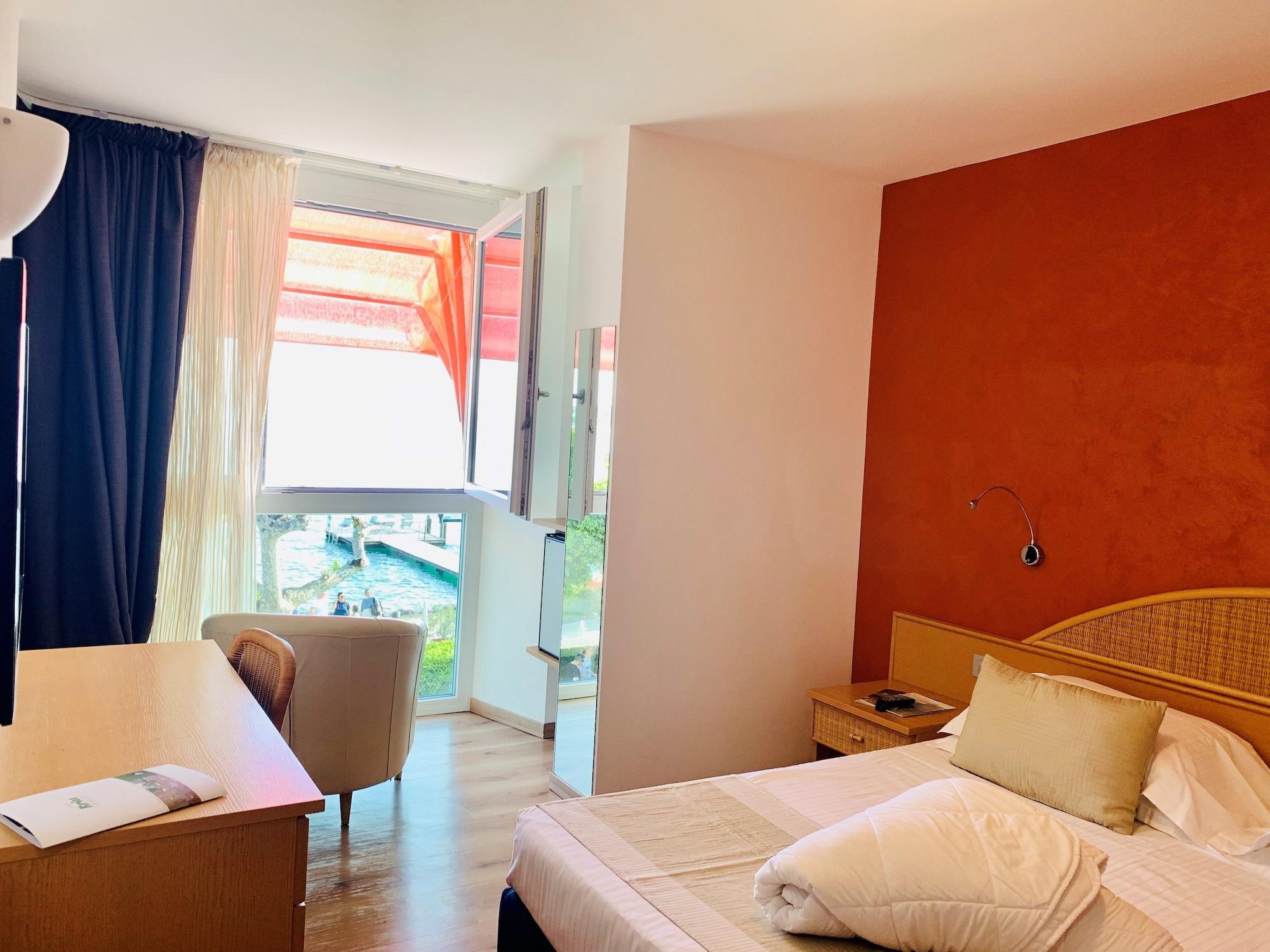 Kriss Internazionale Hotel Bardolino Ngoại thất bức ảnh