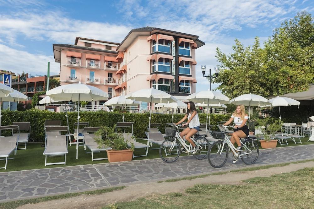Kriss Internazionale Hotel Bardolino Ngoại thất bức ảnh