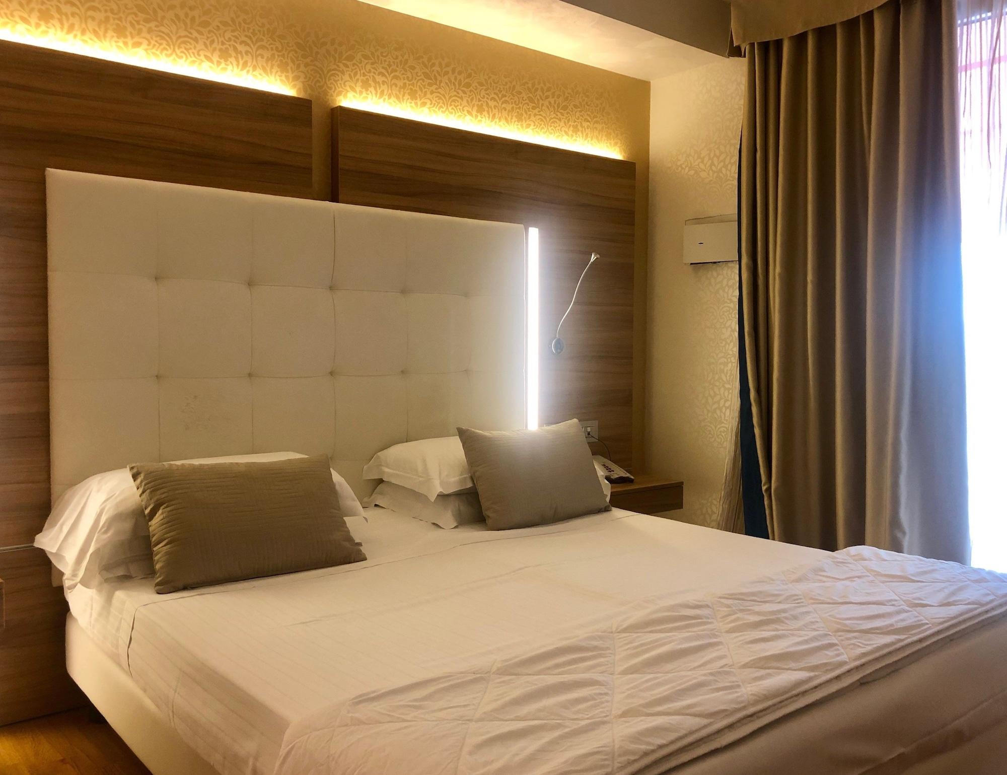 Kriss Internazionale Hotel Bardolino Ngoại thất bức ảnh