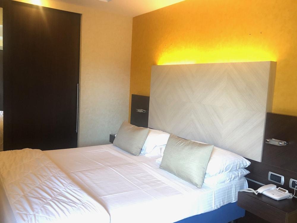 Kriss Internazionale Hotel Bardolino Ngoại thất bức ảnh