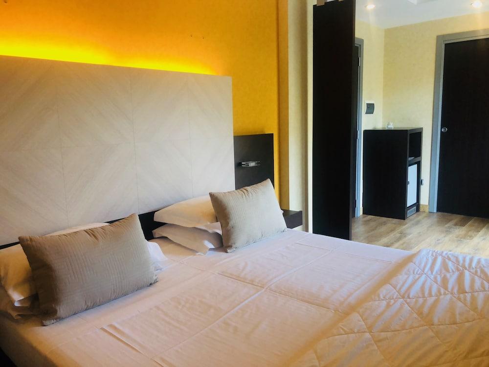 Kriss Internazionale Hotel Bardolino Ngoại thất bức ảnh