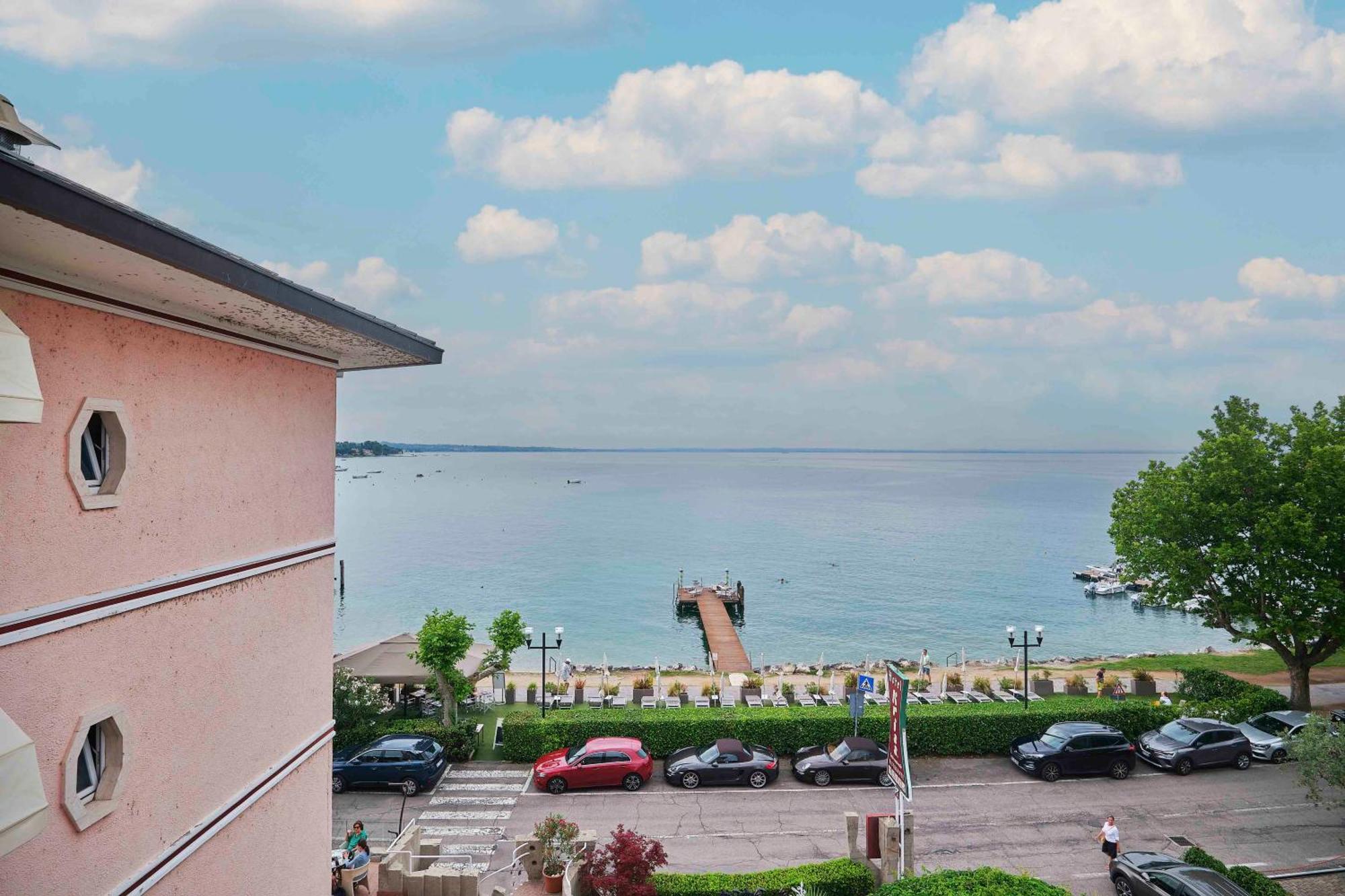 Kriss Internazionale Hotel Bardolino Ngoại thất bức ảnh