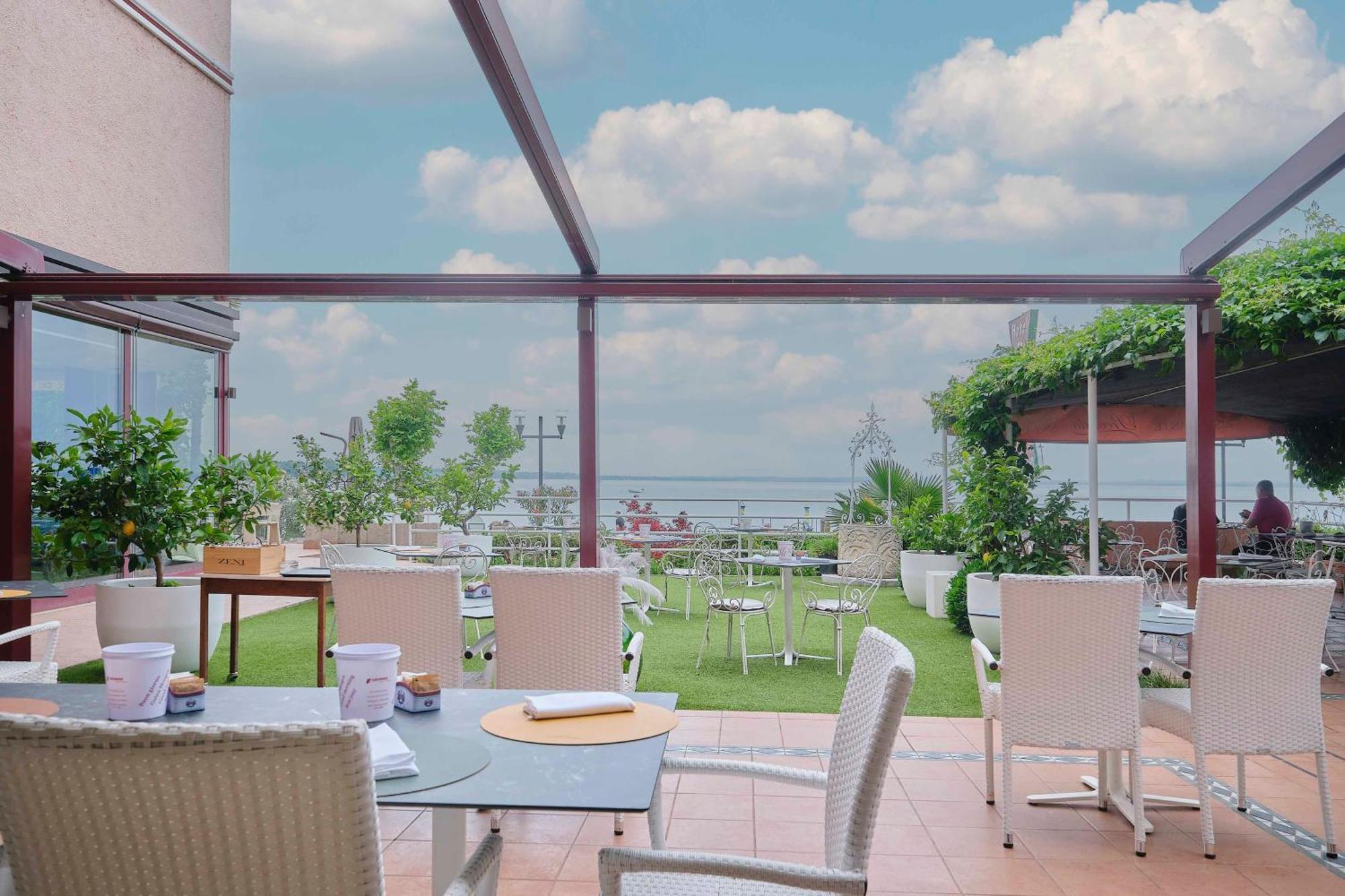Kriss Internazionale Hotel Bardolino Ngoại thất bức ảnh