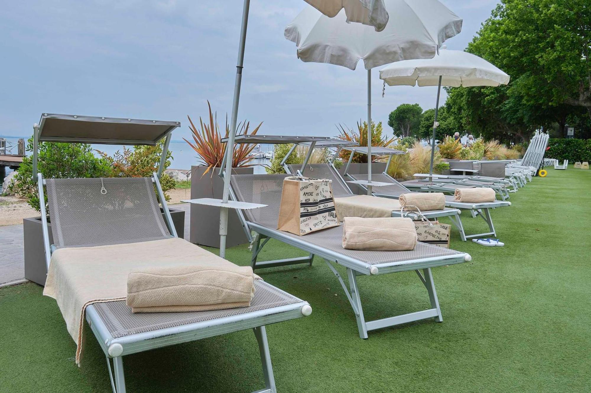 Kriss Internazionale Hotel Bardolino Ngoại thất bức ảnh