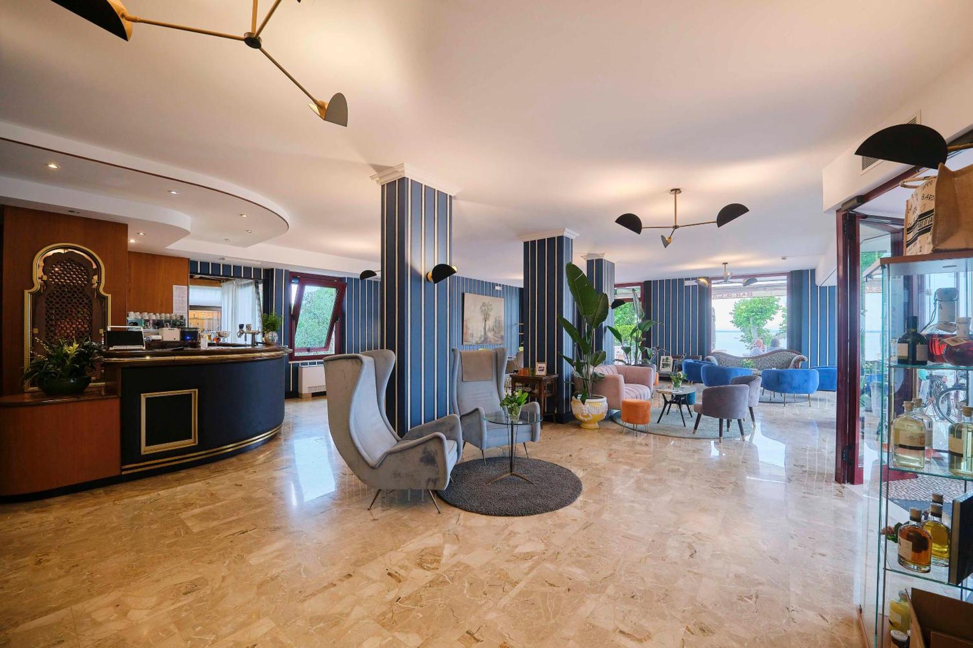 Kriss Internazionale Hotel Bardolino Ngoại thất bức ảnh