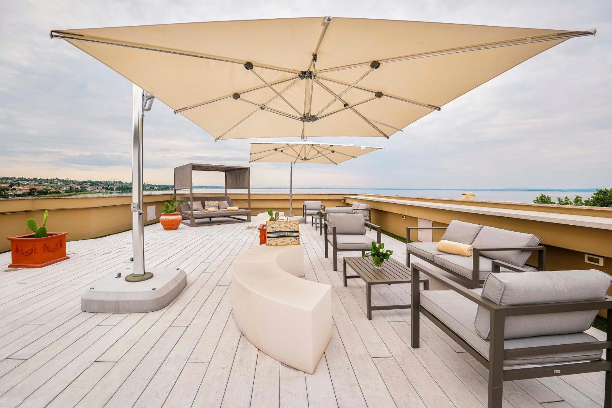 Kriss Internazionale Hotel Bardolino Ngoại thất bức ảnh