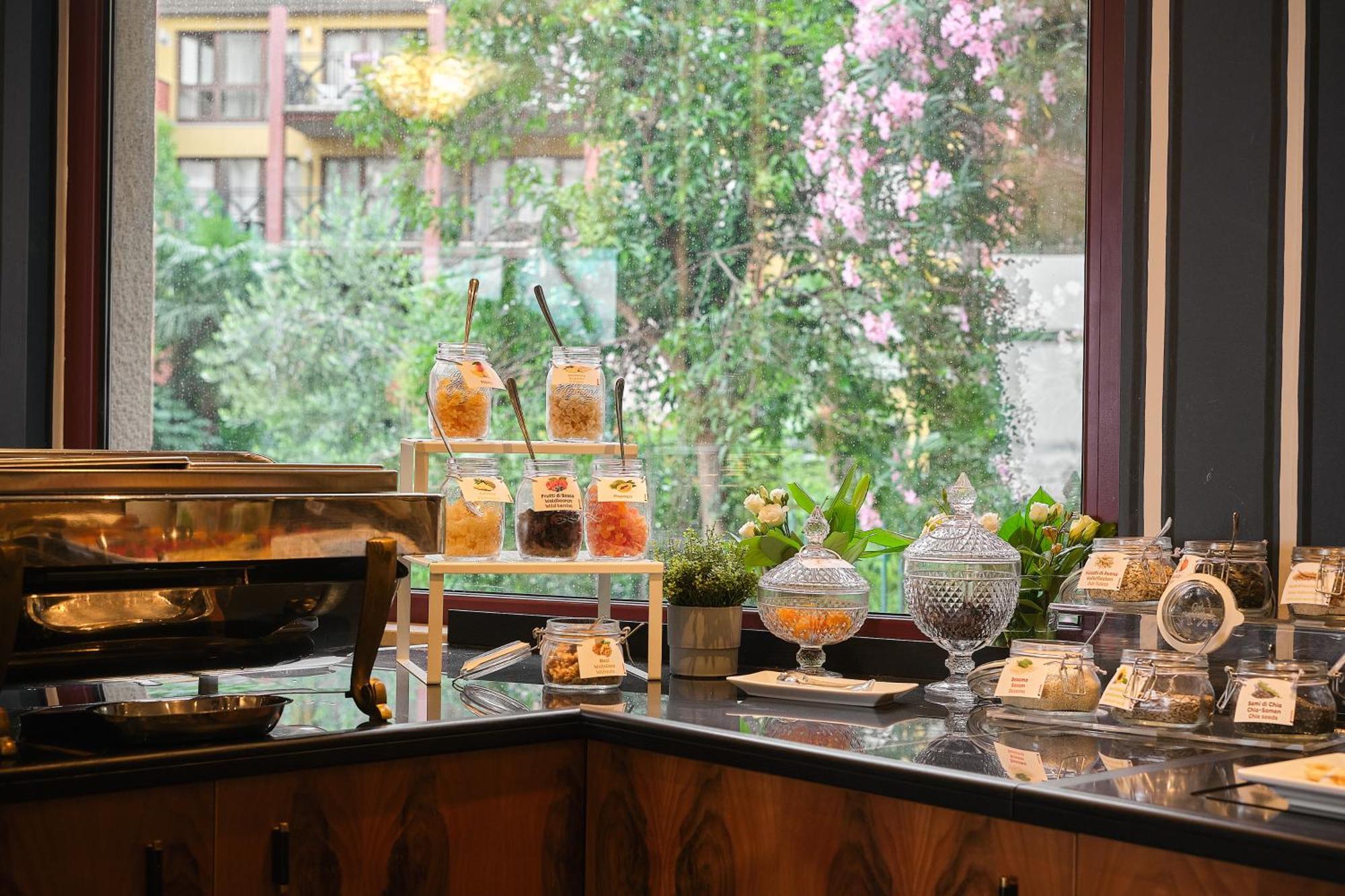 Kriss Internazionale Hotel Bardolino Ngoại thất bức ảnh