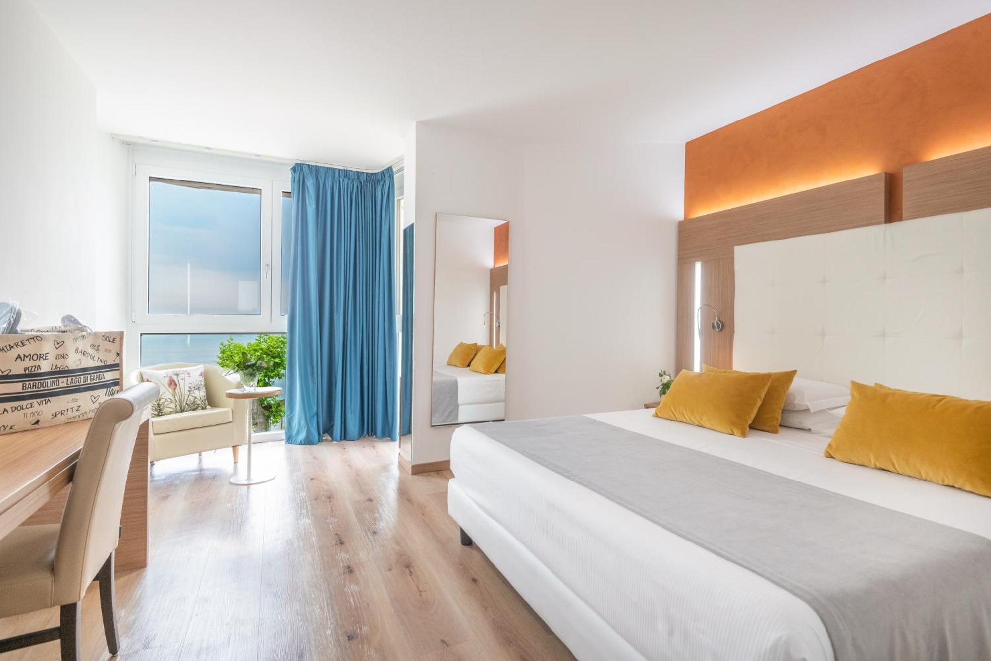 Kriss Internazionale Hotel Bardolino Ngoại thất bức ảnh