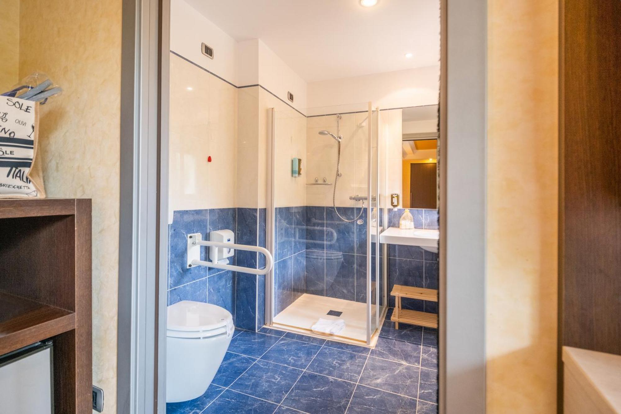 Kriss Internazionale Hotel Bardolino Ngoại thất bức ảnh