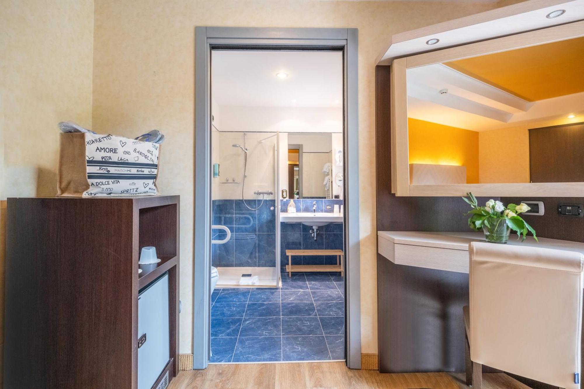 Kriss Internazionale Hotel Bardolino Ngoại thất bức ảnh