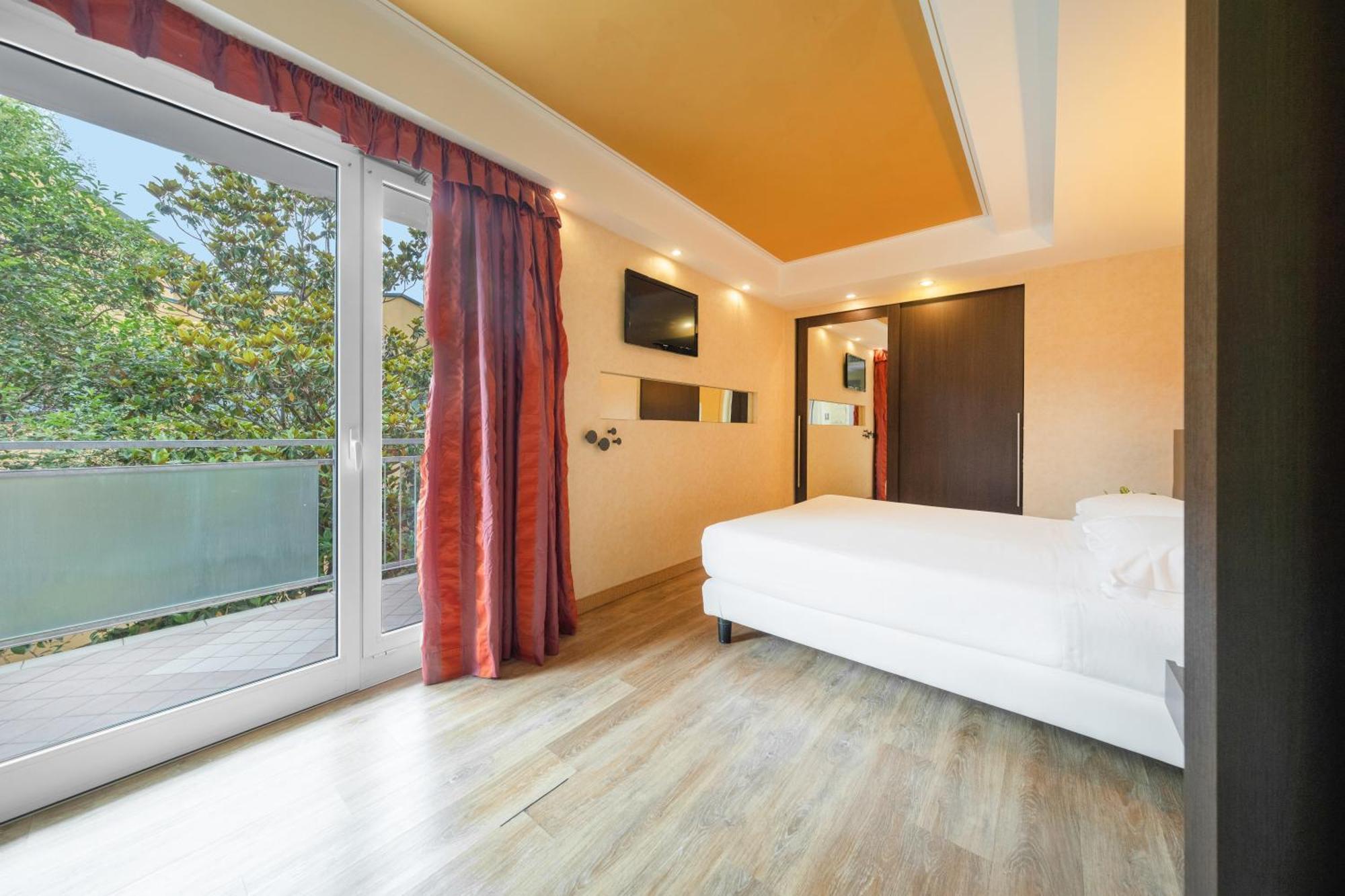 Kriss Internazionale Hotel Bardolino Ngoại thất bức ảnh