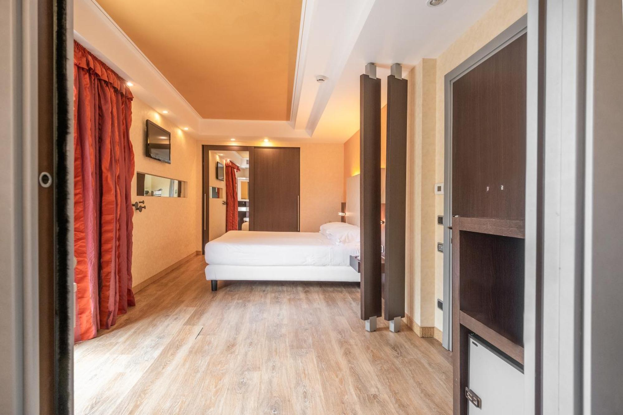Kriss Internazionale Hotel Bardolino Ngoại thất bức ảnh