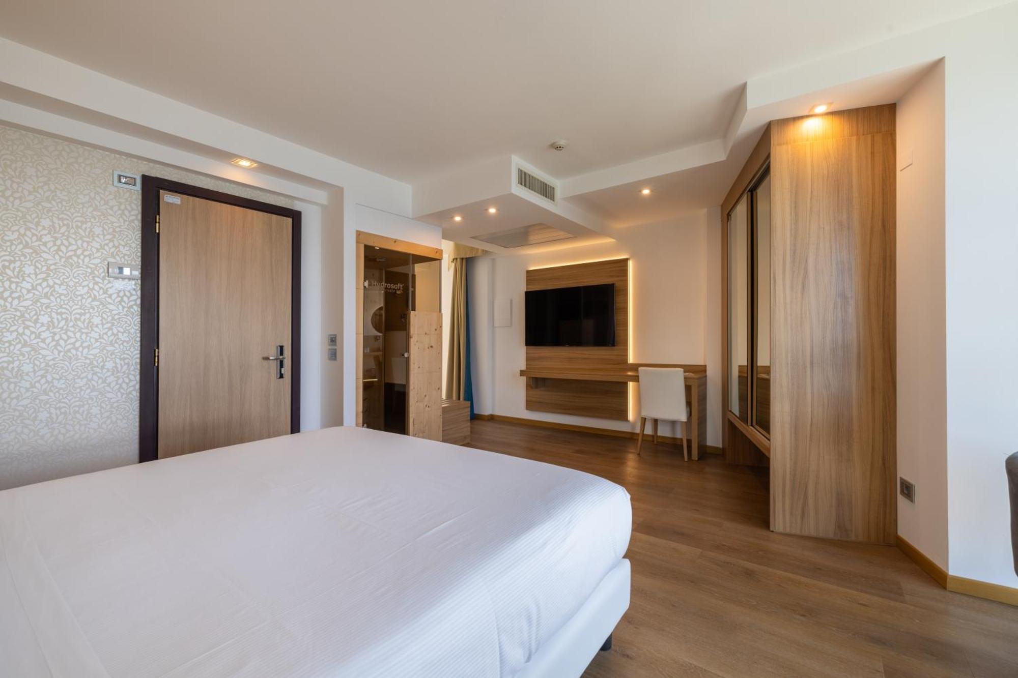 Kriss Internazionale Hotel Bardolino Ngoại thất bức ảnh