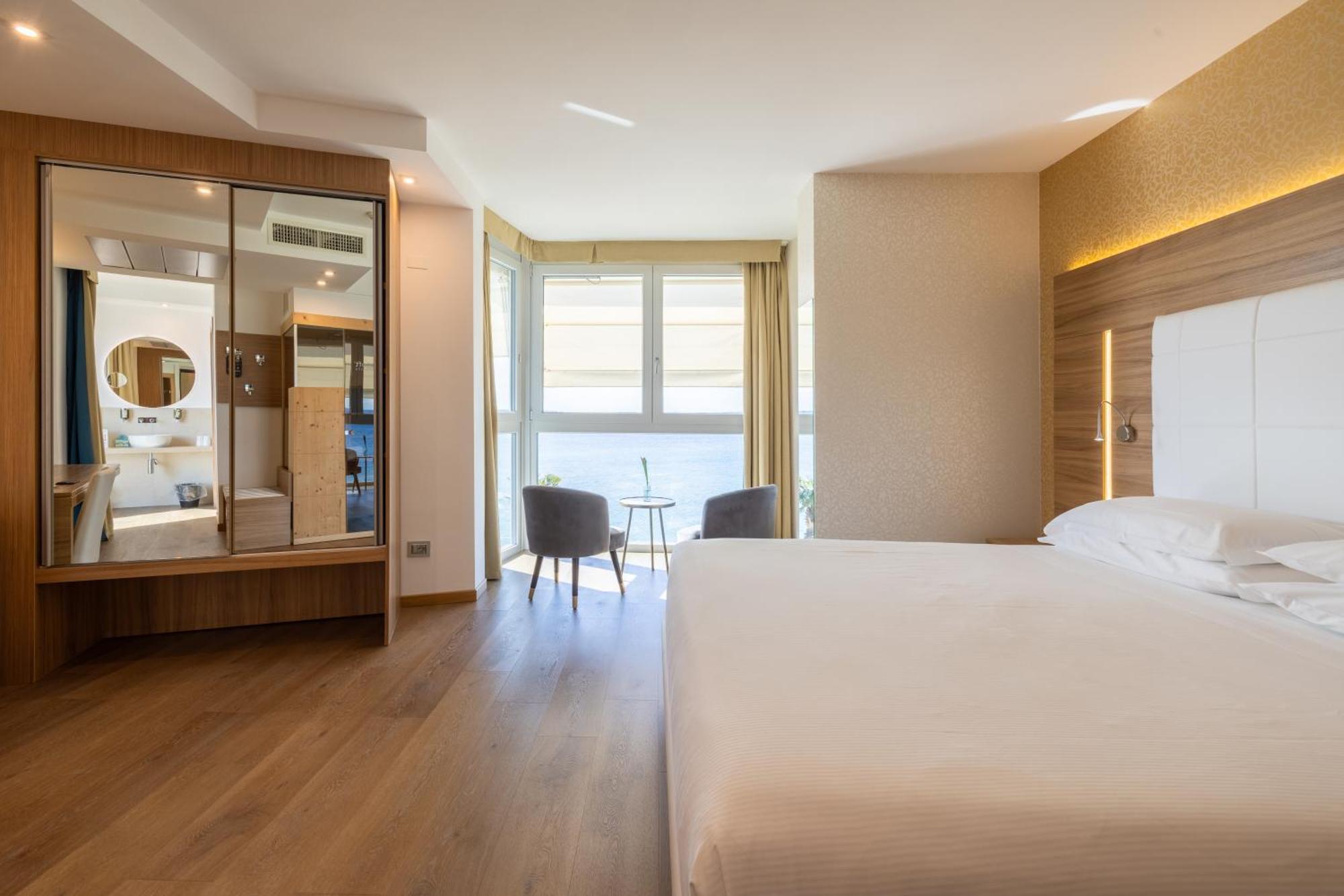 Kriss Internazionale Hotel Bardolino Ngoại thất bức ảnh
