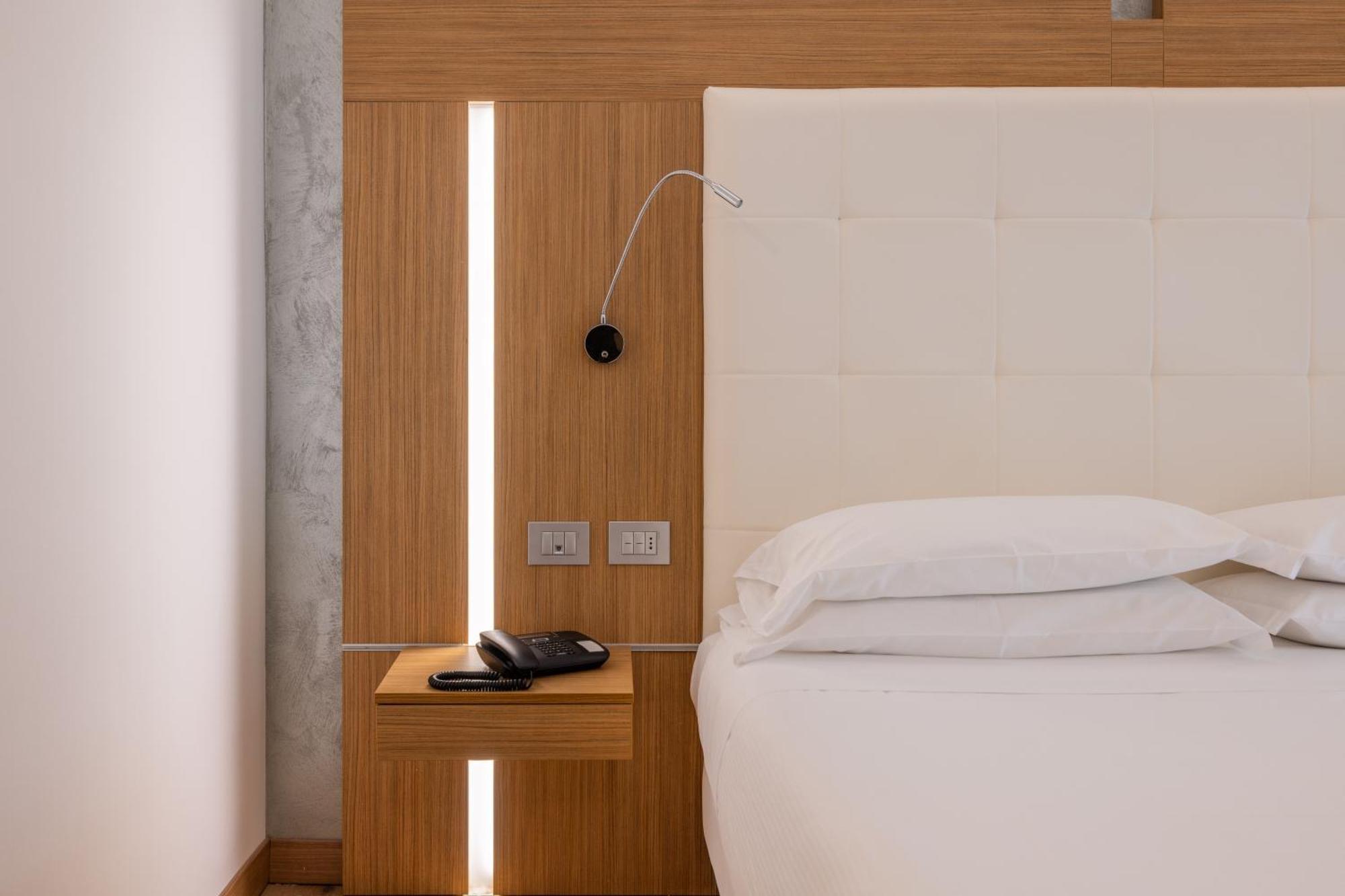 Kriss Internazionale Hotel Bardolino Ngoại thất bức ảnh
