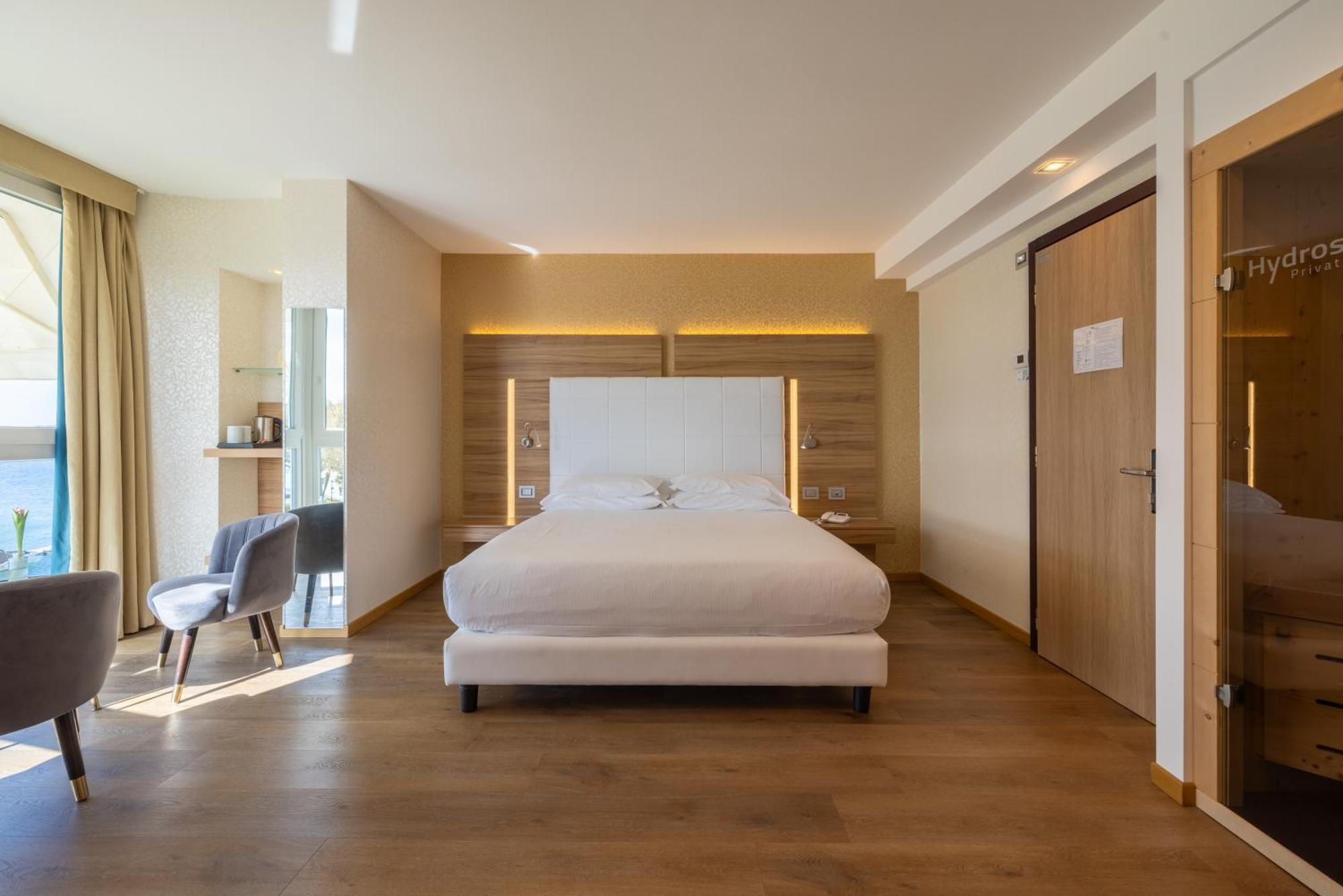 Kriss Internazionale Hotel Bardolino Ngoại thất bức ảnh