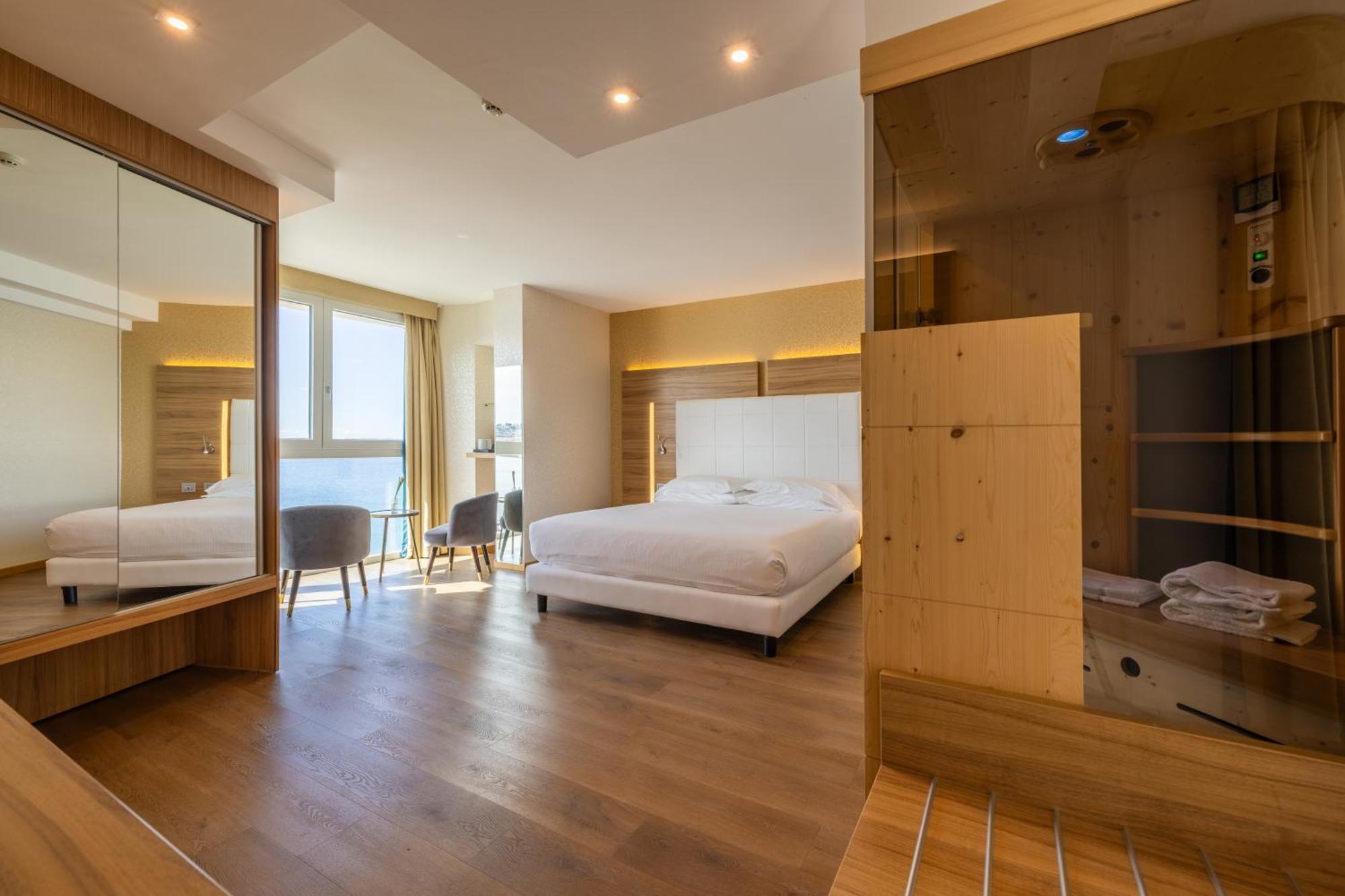 Kriss Internazionale Hotel Bardolino Ngoại thất bức ảnh