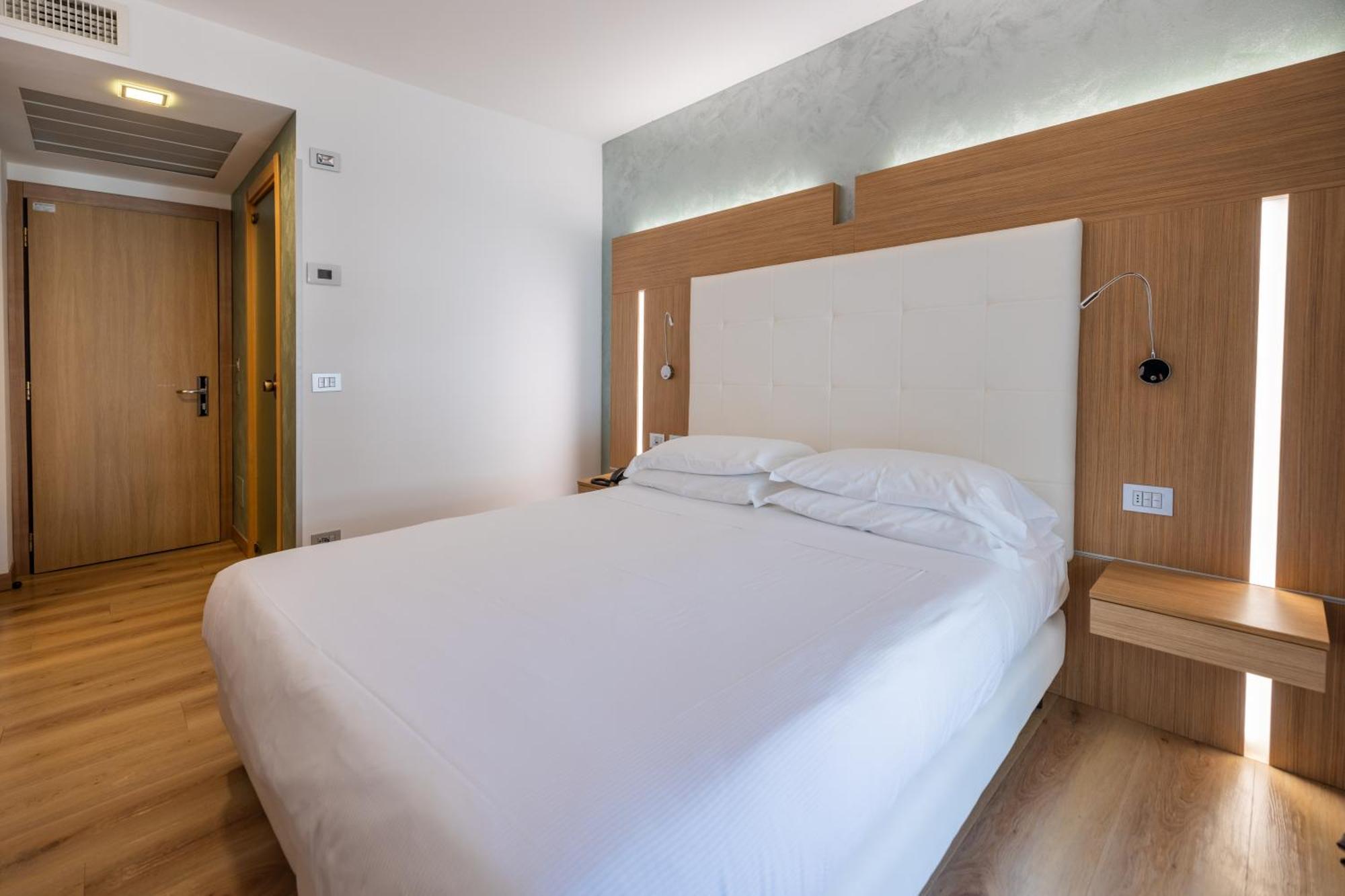 Kriss Internazionale Hotel Bardolino Ngoại thất bức ảnh