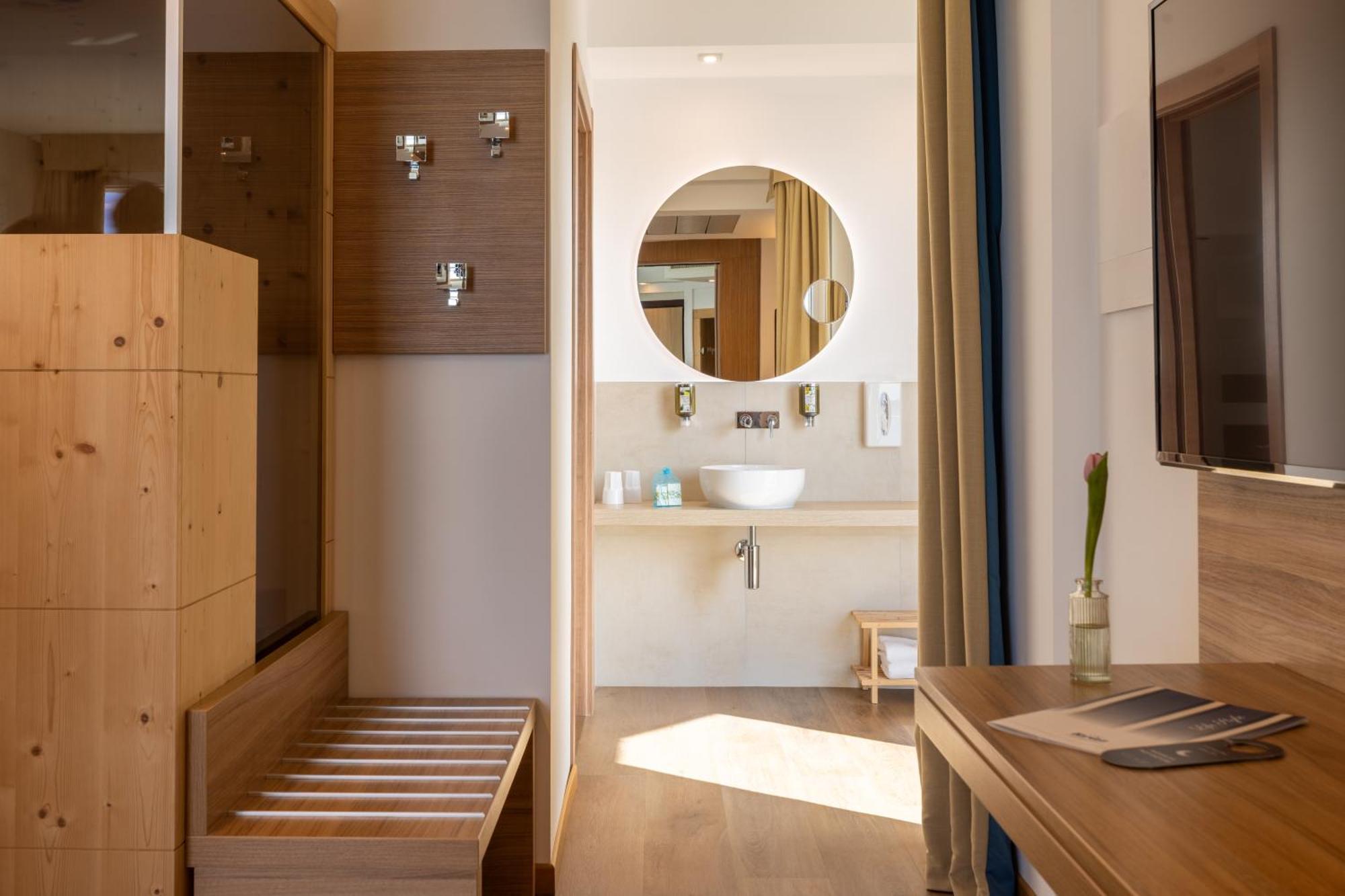 Kriss Internazionale Hotel Bardolino Ngoại thất bức ảnh
