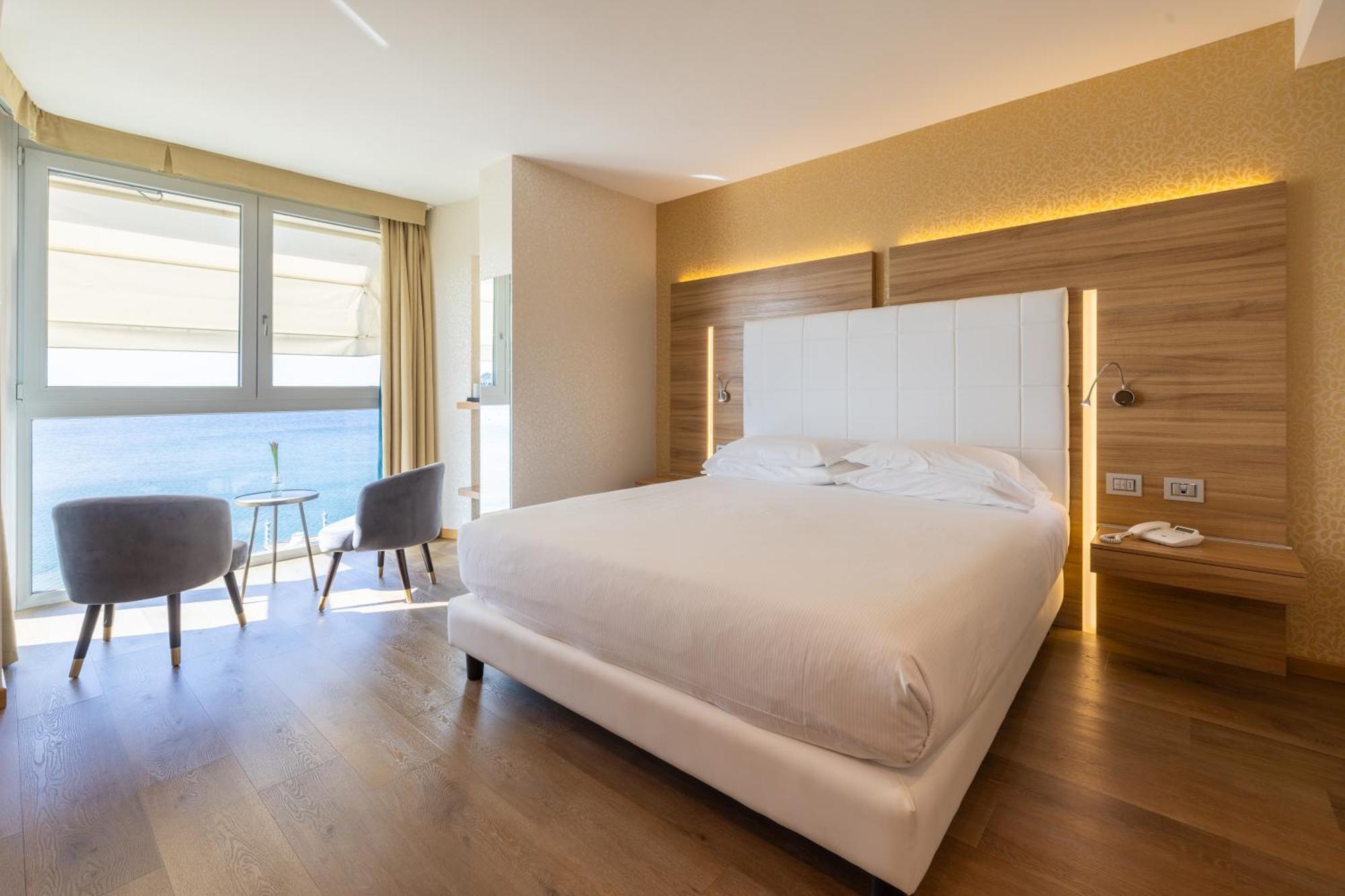 Kriss Internazionale Hotel Bardolino Ngoại thất bức ảnh