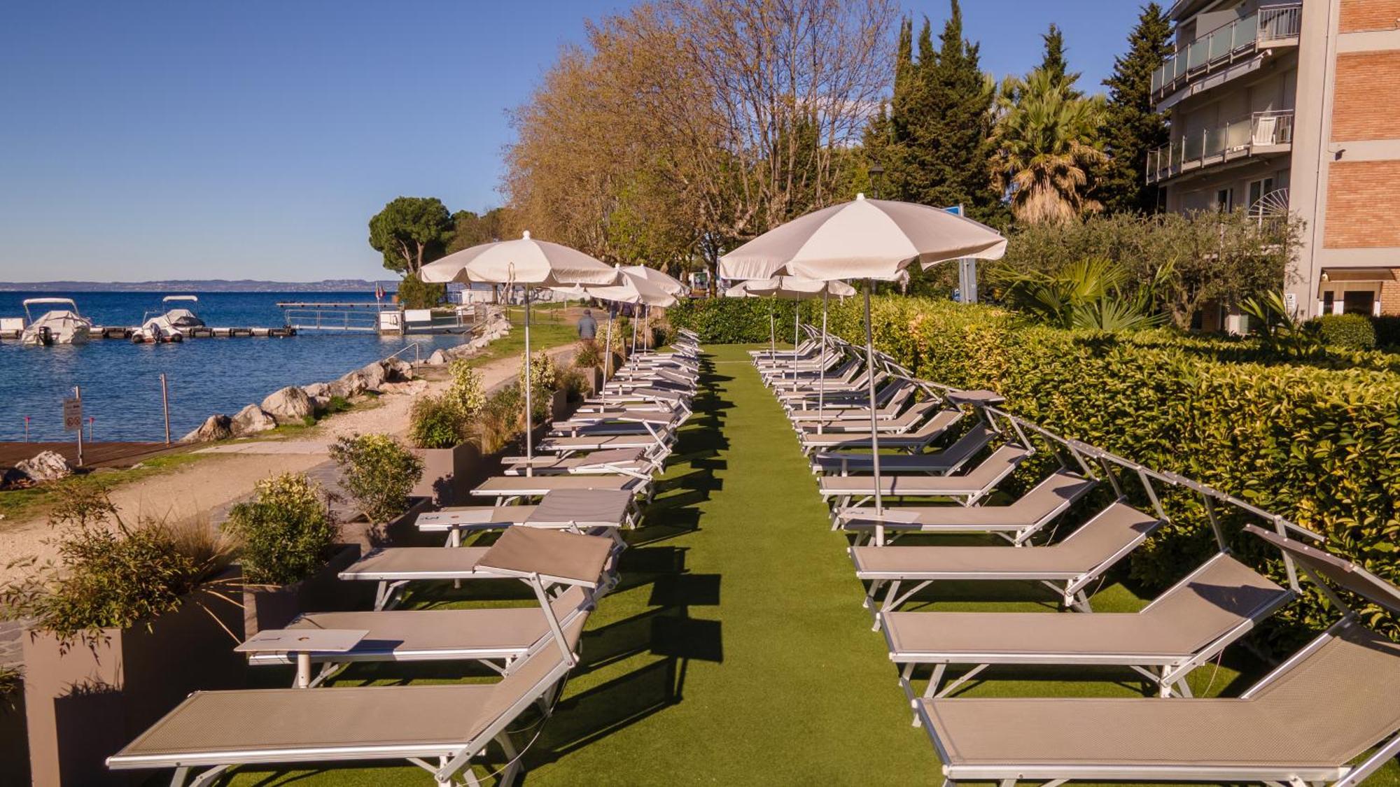 Kriss Internazionale Hotel Bardolino Ngoại thất bức ảnh