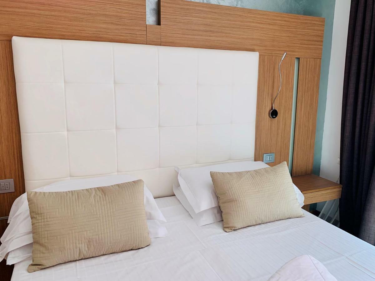 Kriss Internazionale Hotel Bardolino Ngoại thất bức ảnh