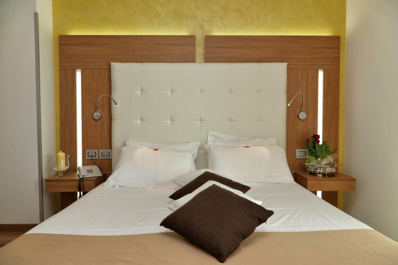 Kriss Internazionale Hotel Bardolino Ngoại thất bức ảnh